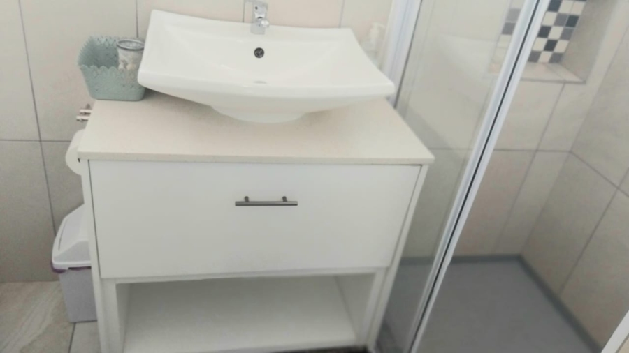 To Let 1 Bedroom Property for Rent in Blue Lagoon Western Cape